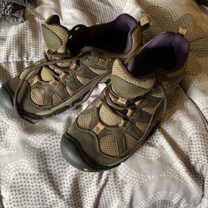 Women’s Keen size 7 hiking boot